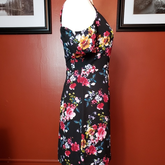 Express black and floral cold shoulder dress - Picture 2 of 8